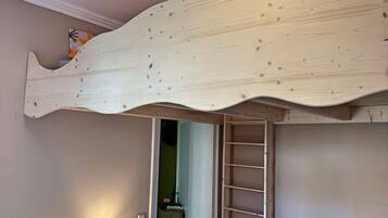 2 Schlafzimmer, Reisekinderbett, WLAN, Bettwäsche