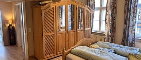 2 Schlafzimmer, Reisekinderbett, WLAN, Bettwäsche