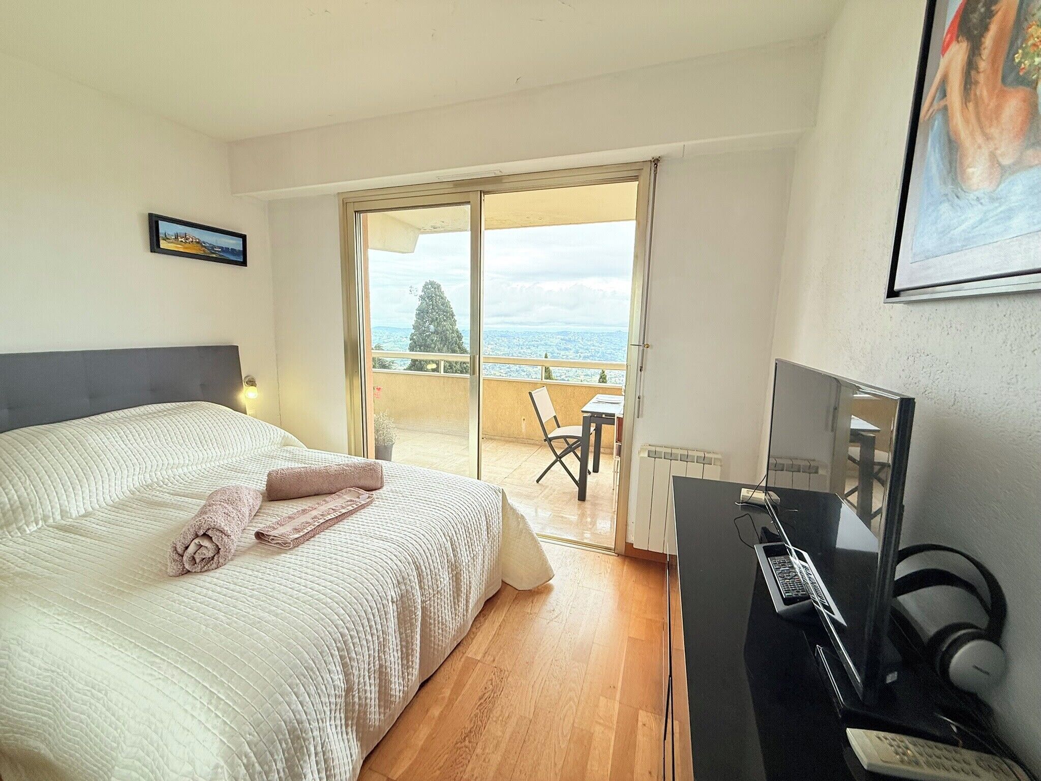 4 slaapkamers, een strijkplank/strijkijzer, reisbedje, wifi