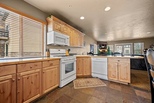 Moose Hollow MH503 | Near Powder Mtn | Hot Tub