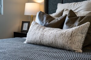 1 bedroom, travel crib, free WiFi, bed sheets - Cozy Nest Pt C102 | Powder Mtn Ski & Snowboard Fun (Eden)