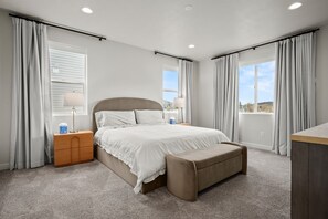 5 bedrooms, desk, iron/ironing board, free WiFi