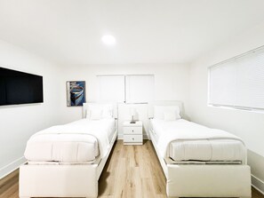 3 chambres, fer et planche à repasser, Wi-Fi, draps fournis