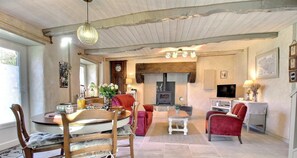 TV, fireplace, books, stereo