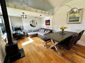 Dining - THE BOATHOUSE. The gateway to the Jurassic Coast (Poole)