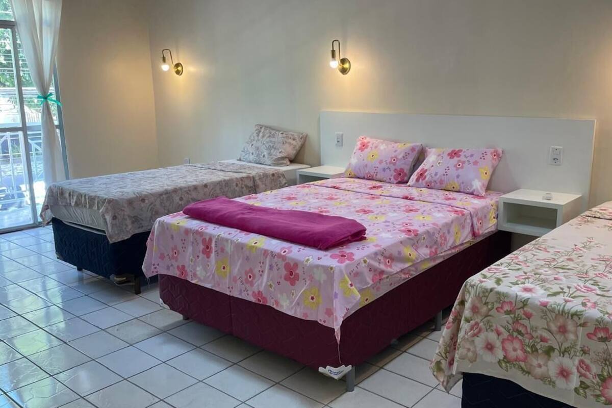 Habitación cuádruple clásica, vista a la ciudad | Wifi gratis