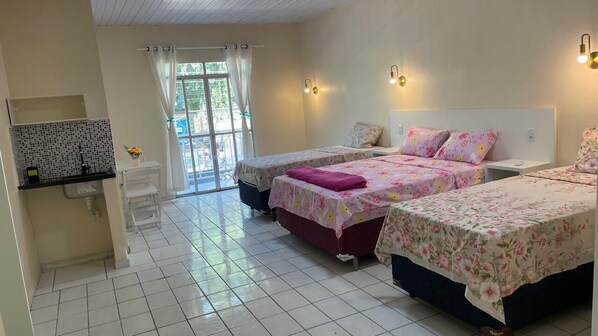 Classic Quadruple Room, City View | Free WiFi - Hotel Residencial Vista Bela (Manaus)