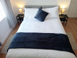 3 slaapkamers, een strijkplank/strijkijzer, gratis wifi, beddengoed