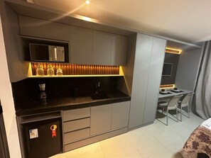 冷蔵庫、電子レンジ、コンロ、食器洗い機
