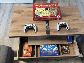 Game room - 2 room apartment with terrace (Roth-sur-Our)