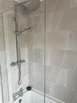 Toilet paper - Stylish Home Away From Home with WiFi in Hartlepool (Hartlepool)