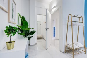 2 bedrooms, desk, iron/ironing board, travel cot - BDC - Blue Nrg! 2-BDR free parking (Rome)