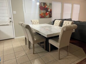 Dining - Bright 5-Bed Canyon Maple Retreat with Pool Table Near JW Marriott (San Antonio)