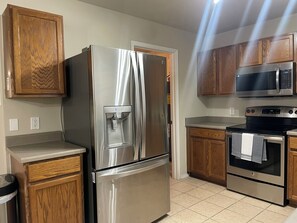 Micro-ondes, four, plaque de cuisson, lave-vaisselle