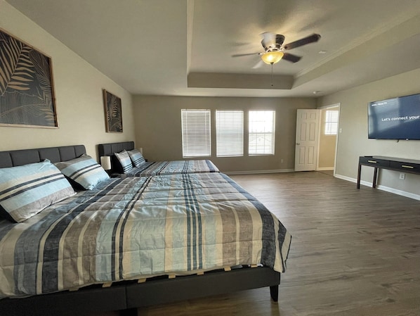4 bedrooms, iron/ironing board, free WiFi, bed sheets - Bright 5-Bed Canyon Maple Retreat with Pool Table Near JW Marriott (San Antonio)