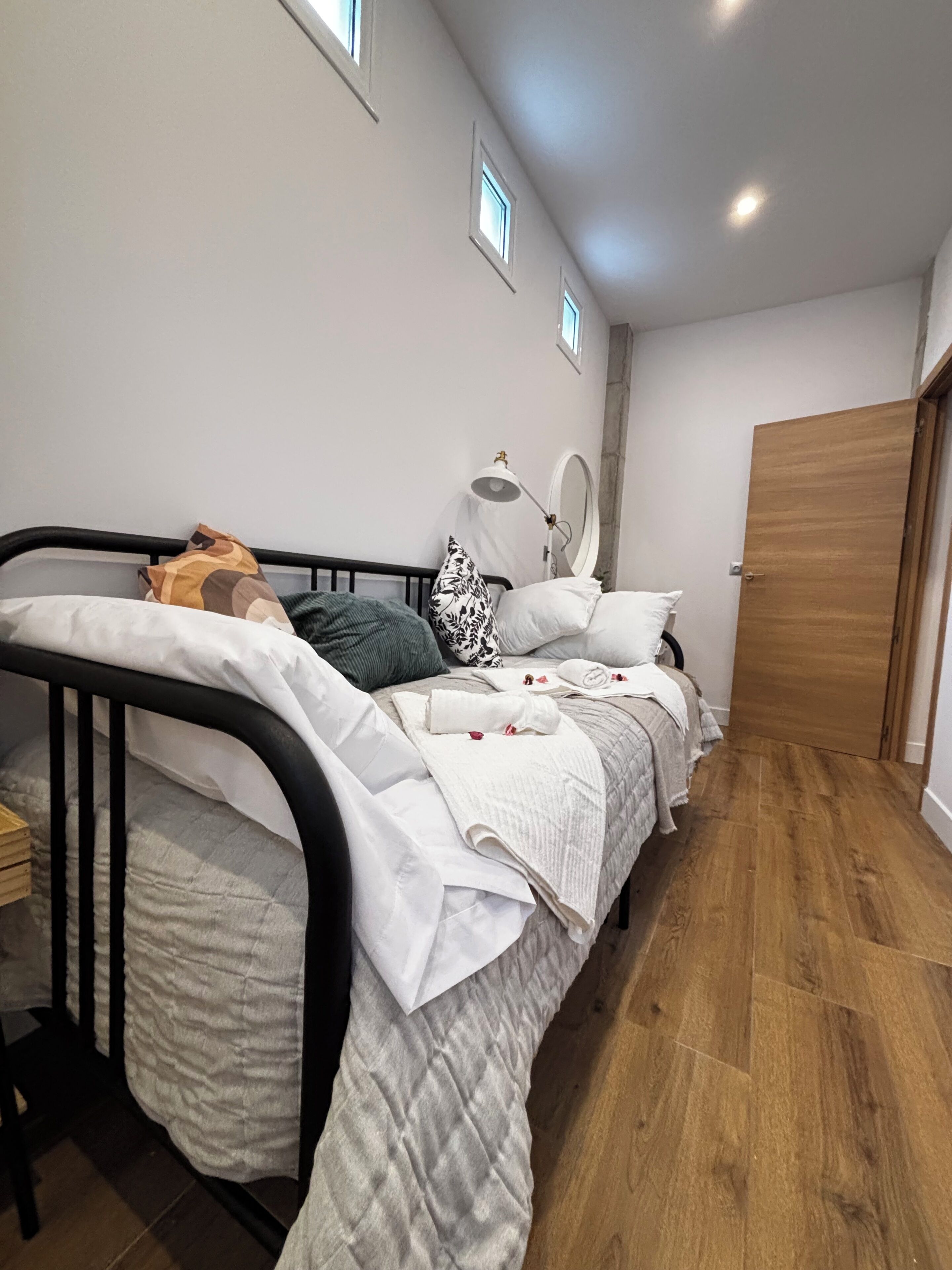 2 bedrooms, desk, iron/ironing board, travel crib