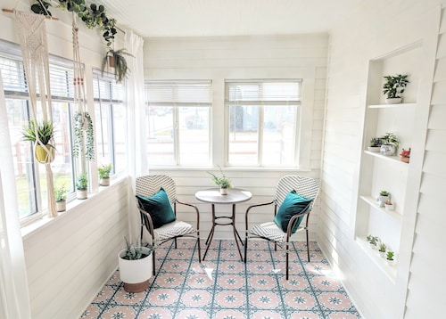 Downtown Hagerman Hot Springs Getaway