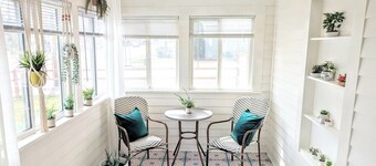 Downtown Hagerman Hot Springs Getaway