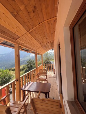 Classic Double Room, Balcony, Lake View | Mountain view - Lule bore (Lekbibaj)