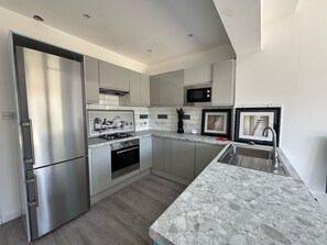 Casa | Cozinha privada | Geladeira, micro-ondas, fogão, cooktop