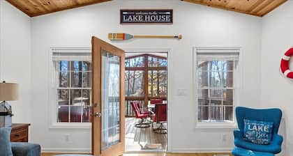 Lakefront Charming 3-Bedroom home at Lake Gaston