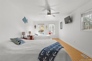 3 bedrooms, desk, iron/ironing board, free WiFi - Lakefront Charming 3-Bedroom home at Lake Gaston (Littleton)