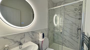 House | Bathroom | Shower, towels