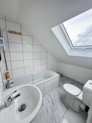 House | Bathroom | Shower, towels