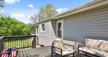Quiet Neighborhood-Near Eats & Shops-Airport!
