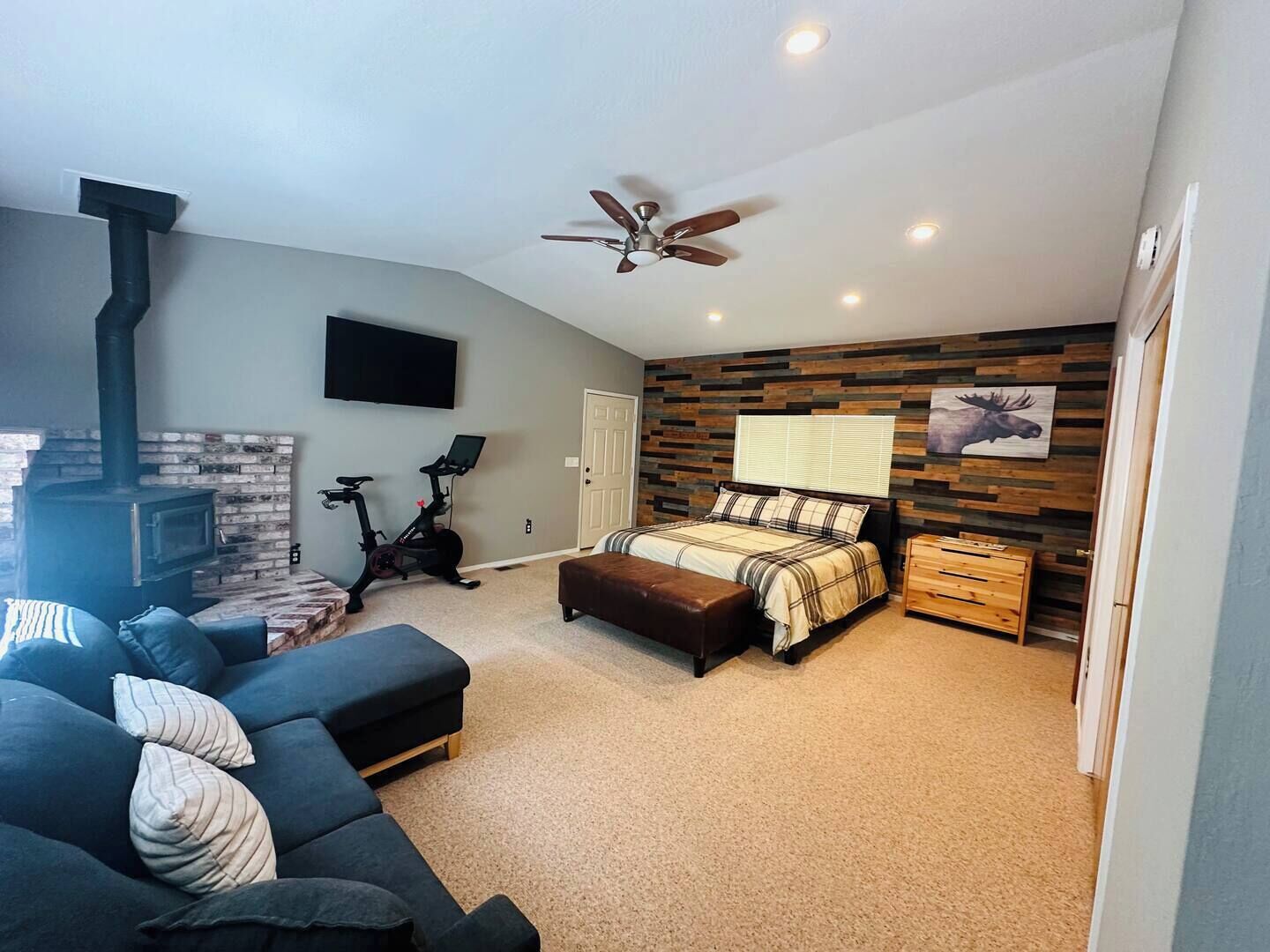 3 bedrooms, iron/ironing board, free WiFi, bed sheets