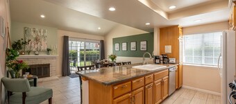 Huge Backyard, Near Disney, Family Friendly, Quiet Neighborhood