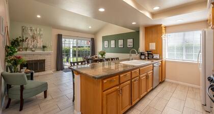 Huge Backyard, Near Disney, Family Friendly, Quiet Neighborhood