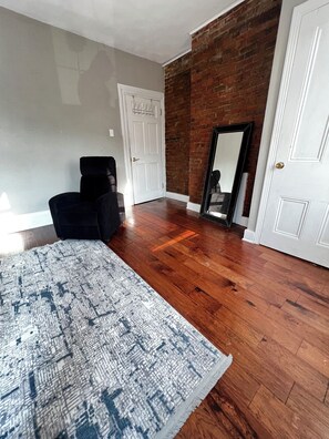 Interior - Clean & Central Pittsburgh Retreat • Cozy + Highly Walkable! (Pittsburgh)