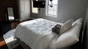 1 bedroom, desk, iron/ironing board, WiFi