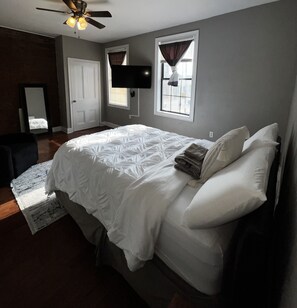 1 bedroom, desk, iron/ironing board, WiFi