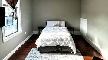 1 bedroom, desk, iron/ironing board, WiFi