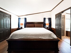 3 habitaciones, escritorio, tabla de planchar con plancha y wifi gratis