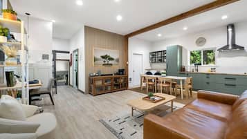 Smart TV, books, stereo