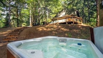 Bain à remous extérieur