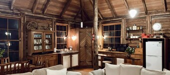 Historical 150 year old Timber Cabin at Kangaroo Valley