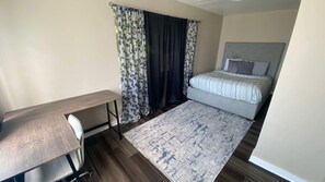 3 bedrooms, desk, iron/ironing board, WiFi - 3-bedroom house in fabulous Pittsburgh with AC, WiFi (Pittsburgh)