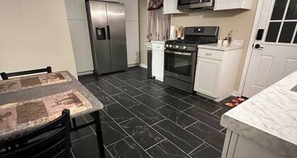 3-bedroom house in fabulous Pittsburgh with AC, WiFi