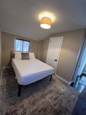 3 bedrooms, desk, iron/ironing board, WiFi - 3-bedroom house in fabulous Pittsburgh with AC, WiFi (Pittsburgh)