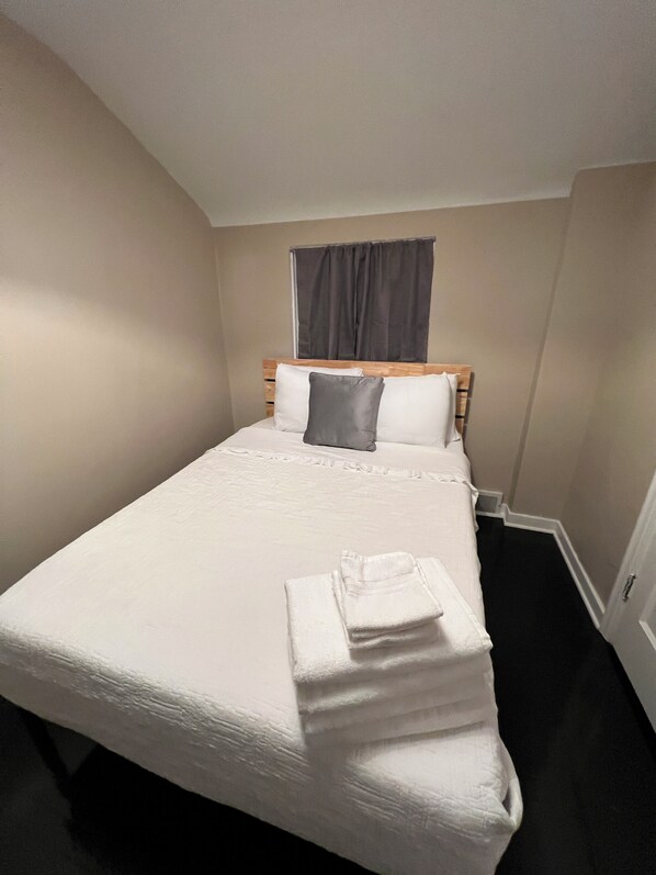 3 bedrooms, desk, iron/ironing board, WiFi