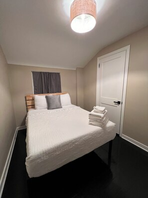 3 bedrooms, desk, iron/ironing board, WiFi