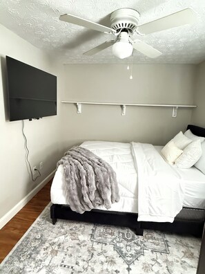 2 bedrooms, iron/ironing board, WiFi, bed sheets