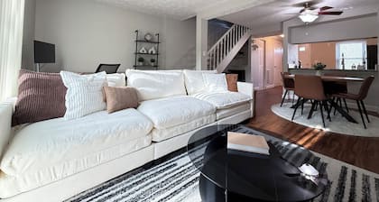 Stay a While FENCED & Stylish 2 Bed 1.5 Bath FAMILY HOME Near White Marsh Mall