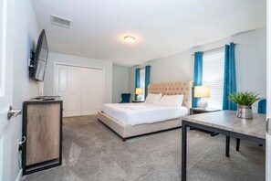 6 bedrooms, desk, iron/ironing board, WiFi