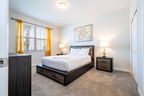 6 bedrooms, desk, iron/ironing board, WiFi