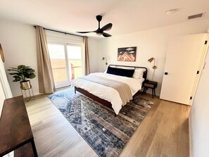 3 عدّة غرف نوم ومكواة/لوح كي وواي فاي وملاءات أسرّة